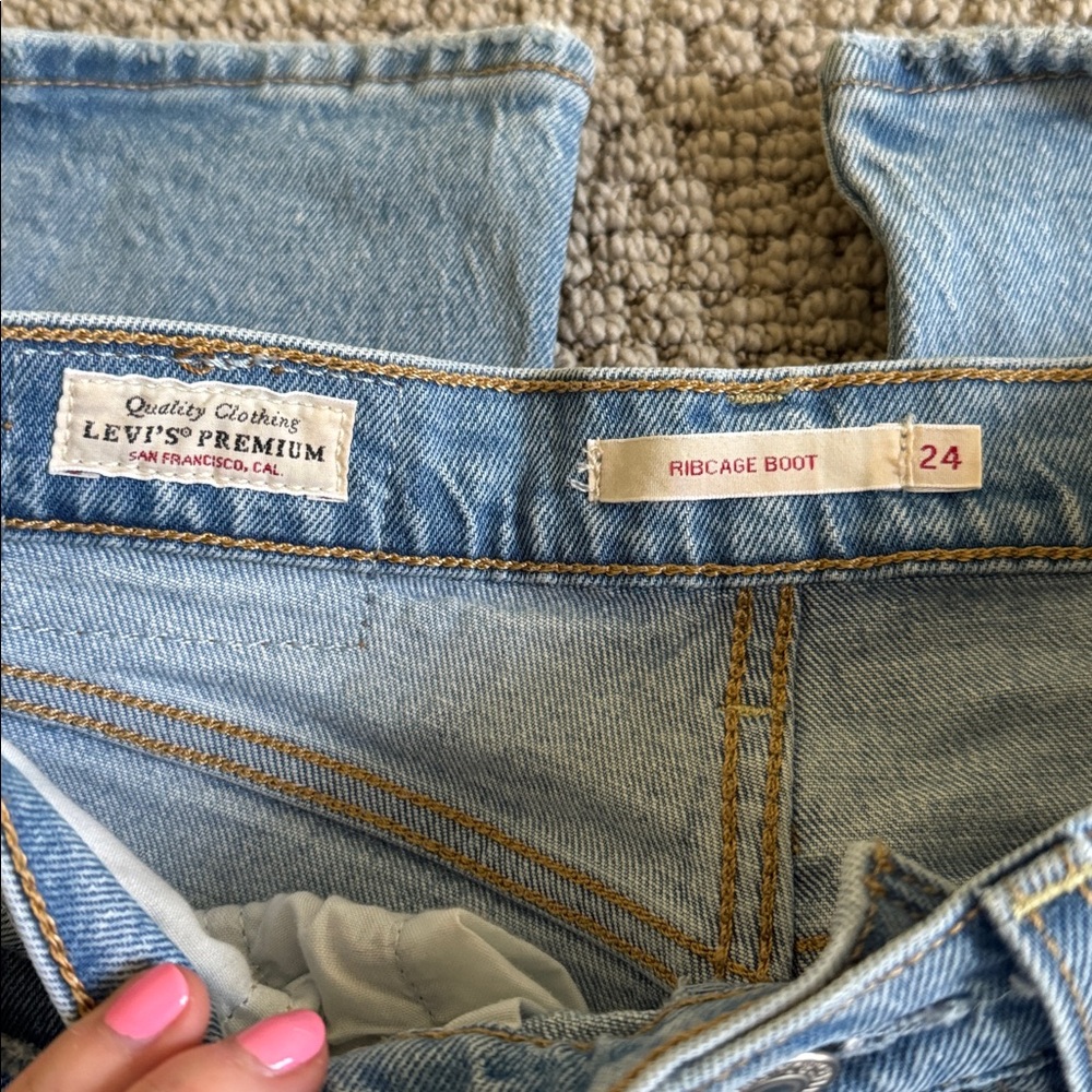 Levis Ribcage Bootcut Jeans - Picture 4 of 6